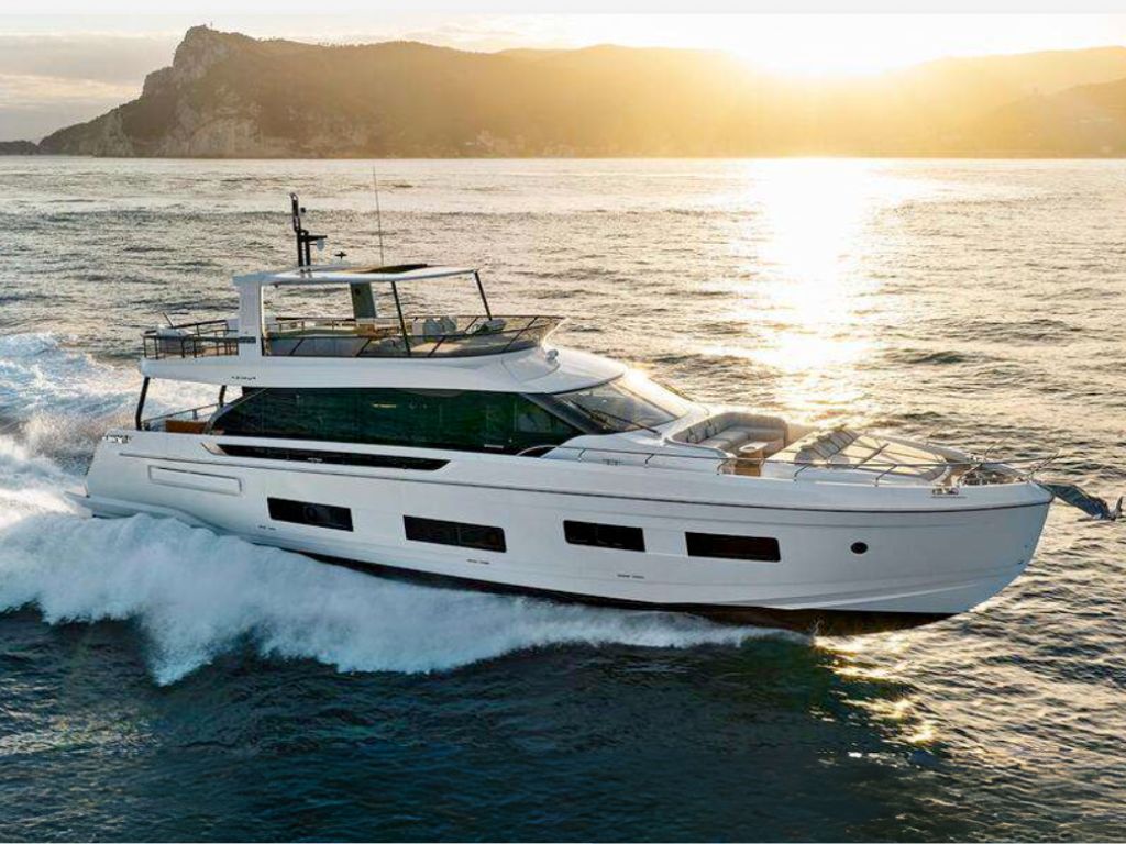 Azimut Fly 82