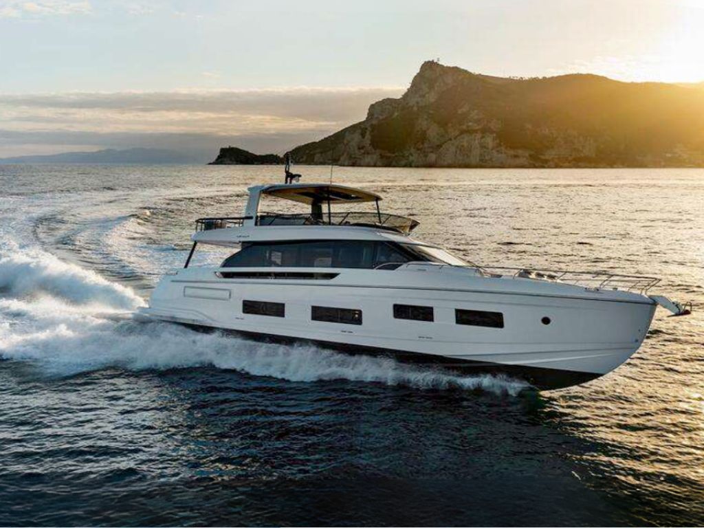 Azimut Fly 82
