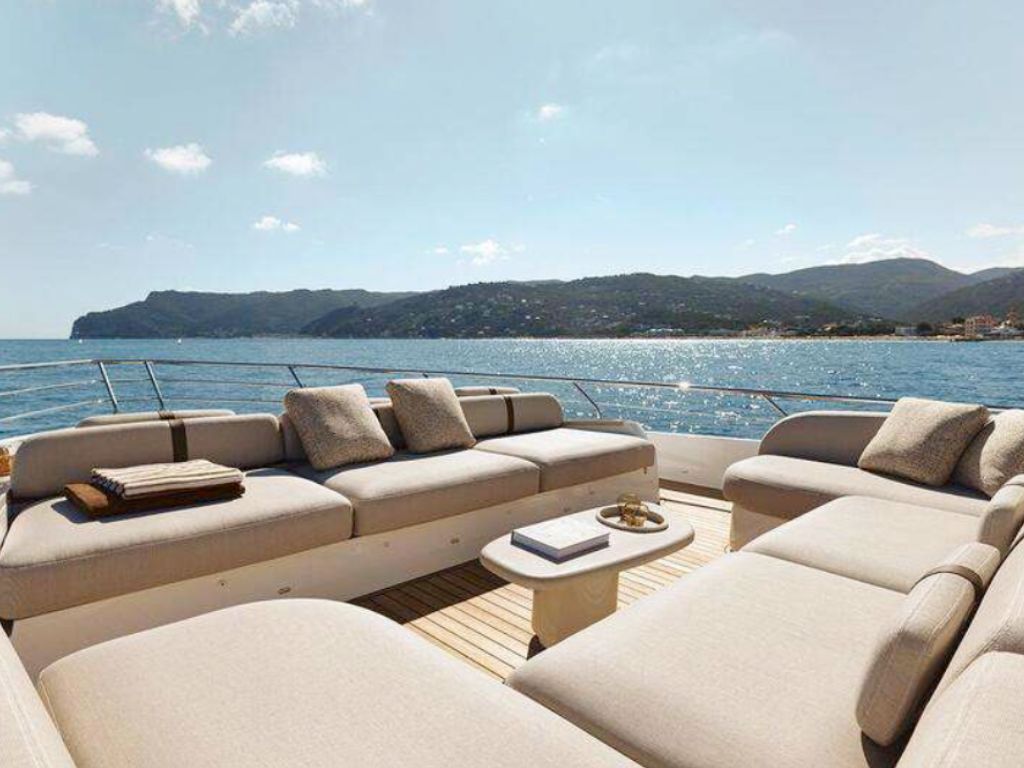 Azimut Fly 82